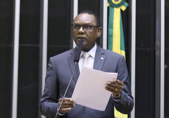 Câmara aprova revogação de trechos desatualizados da CLT e permite cancelamento on-line de contribuição sindical