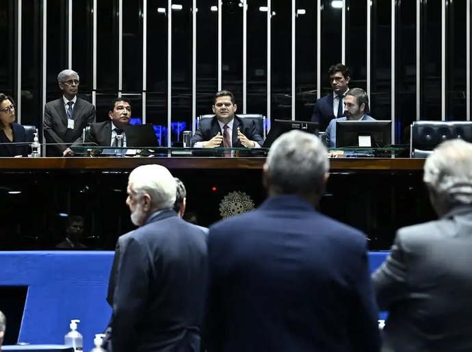 Senado aprova cota de 30% para mulheres em conselhos de estatais
