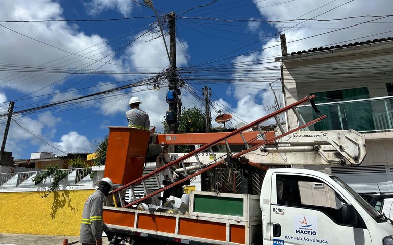 Ilumina conclui instalação de 150 luminárias de LED no bairro Santa Lúcia