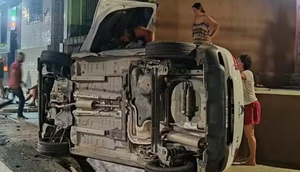 Veículo tomba e deixa homem ferido no Centro de Aracaju