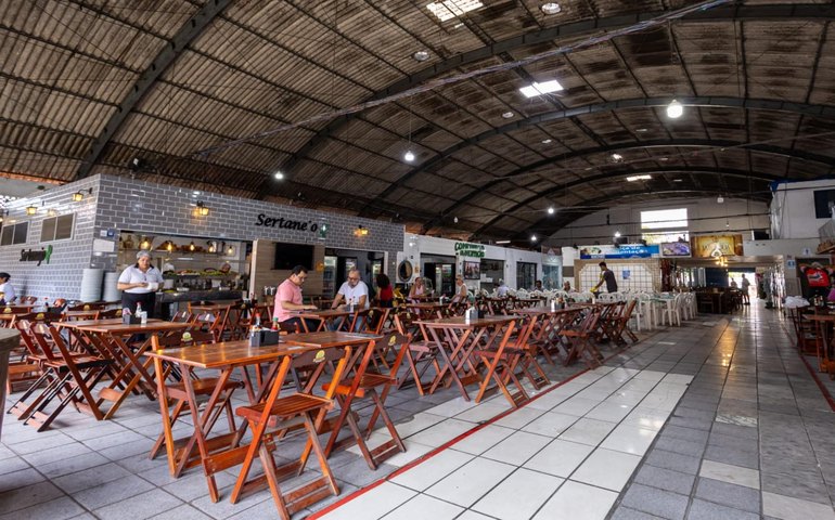 Governo dá a largada na transformação do Mercado de Jaraguá e organiza transição de permissionários para nova estrutura