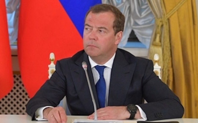 Após falas de Trump, Medvedev nega que Rússia tenha intenção de fornecer armas nucleares ao Irã