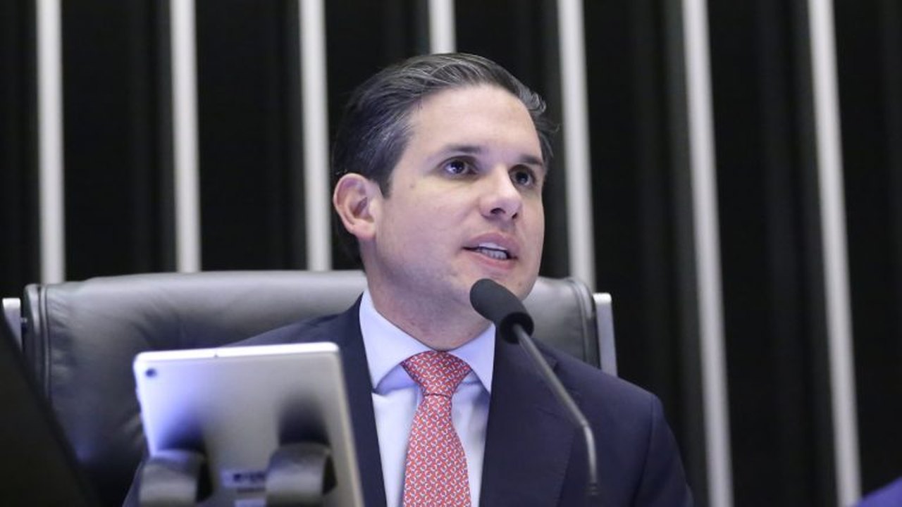 Governo discute com Motta envio de nova MP para garantir corte imediato de despesas e recompor Orçamento