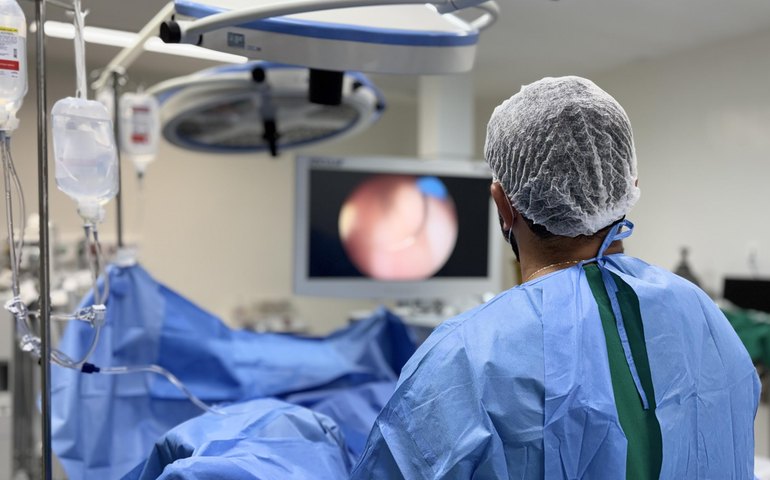 Hospital Metropolitano realiza cirurgia de alta complexidade e devolve qualidade de vida a idoso