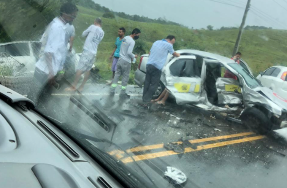 Colisão deixa quatro pessoas feridas na rodovia João Bebe Água em São Cristóvão
