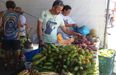 Domingo é dia de Feira Orgânica na orla de Ponta Verde 