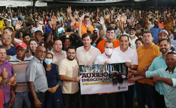 Também foi assinada a ordem de serviço para a reurbanização da Orla da Praia do Francês e o projeto de lei para isenção de taxa dos ambulantes Também foi assinada a ordem de serviço para a reurbanização da Orla da Praia do Francês e o projeto de lei para isenção de taxa dos ambulantes