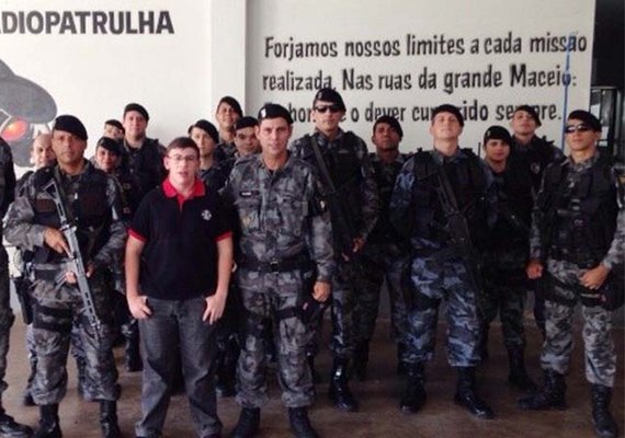 Jovem que estava com celular roubado é presa em flagrante