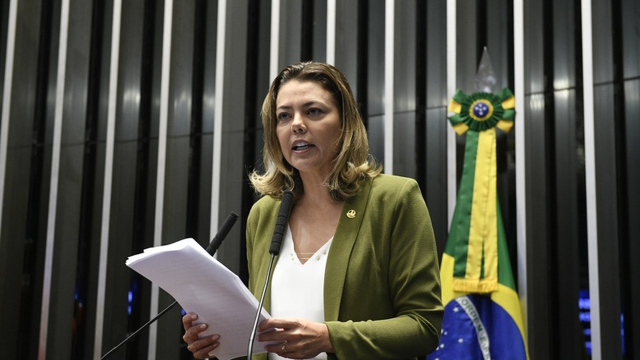 Senadora Leila Barros é a primeira mulher a presidir a CMA