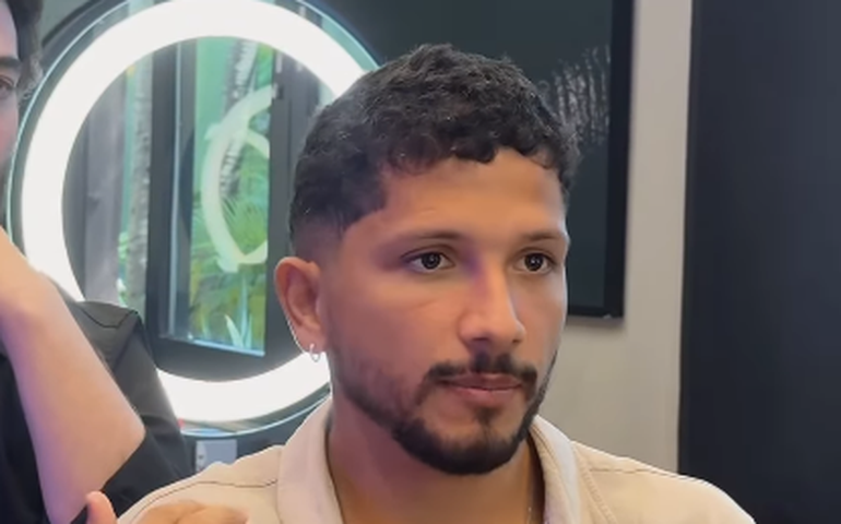 Yuri Lima nega ter deixado futebol por Iza e planeja retorno aos gramados em 2026