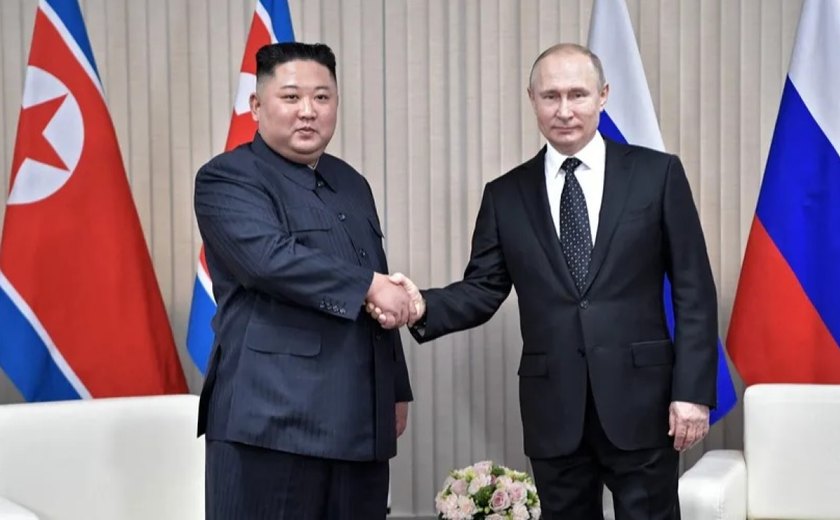 Putin e Kim trocam fuzis de presente após reunião na Rússia