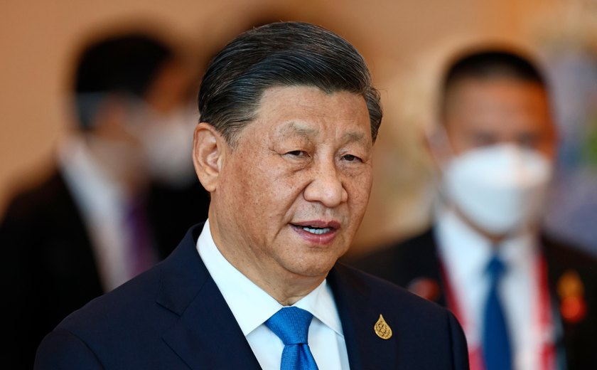 Xi chega a Paris falando em buscar formas de resolver a guerra na Ucrânia