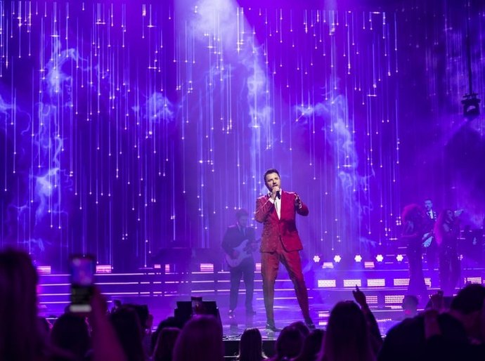 Maurício Manieri celebra o Dia dos Namorados em show especial nesta quinta-feira na Vibra