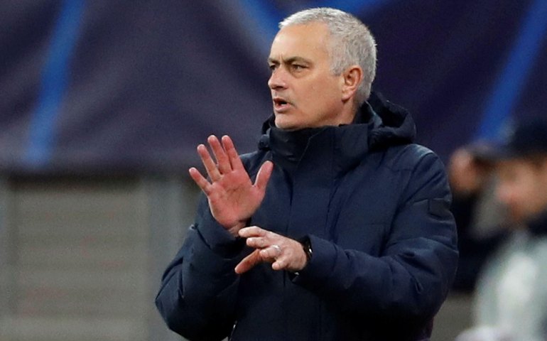 Mourinho nega ter pedido adiamento para o retorno do Campeonato Inglês