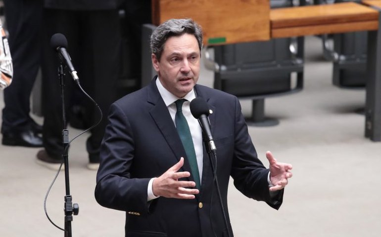 Comissão aprova suspensão de portaria do Exército sobre gestão de armas para CAC