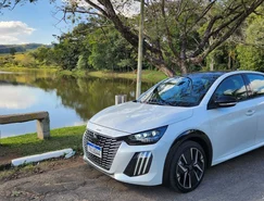 Peugeot 208 2026 tem conjunto de soluções voltadas ao uso cotidiano - Sérgio Dias (15).jpeg 