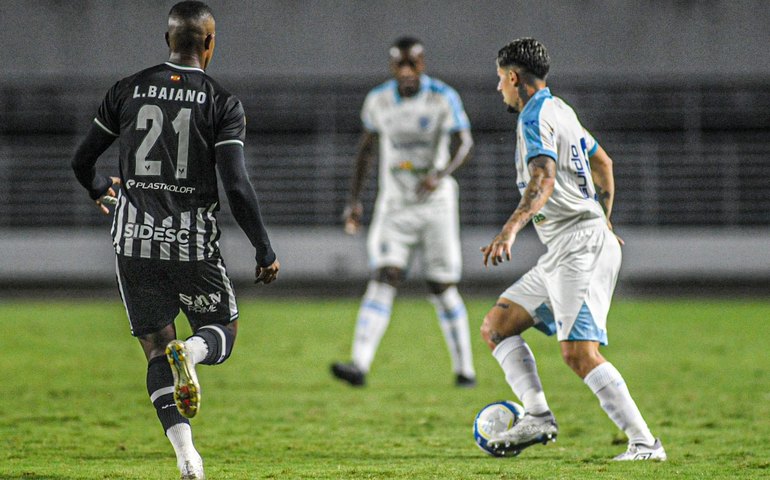 No Rei Pelé, CSA vence Figueirense por 3 a 1 e deixa a zona de rebaixamento da Série C