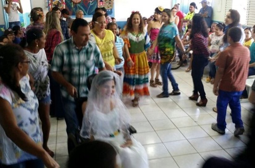 Arapiraca: Usuários e familiares participam de arrasta-pé no Cemfra