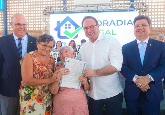 TJAL e Prefeitura de Arapiraca regularizam imóveis de famílias de baixa renda