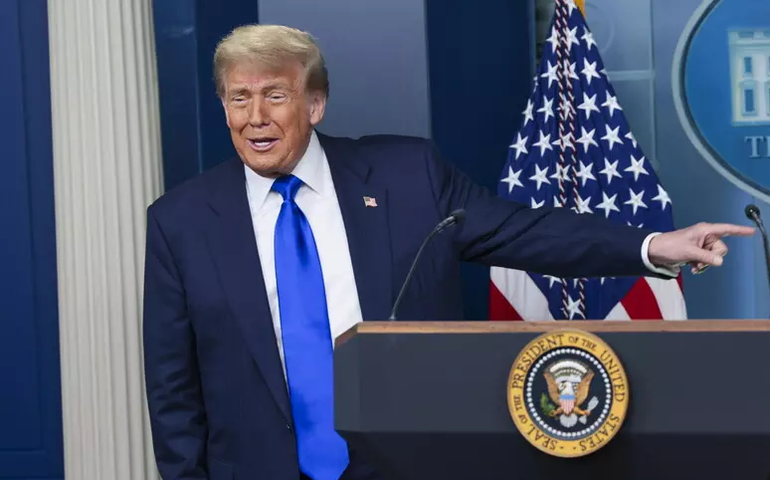 Suprema Corte limita poder de juízes sobre políticas de Trump