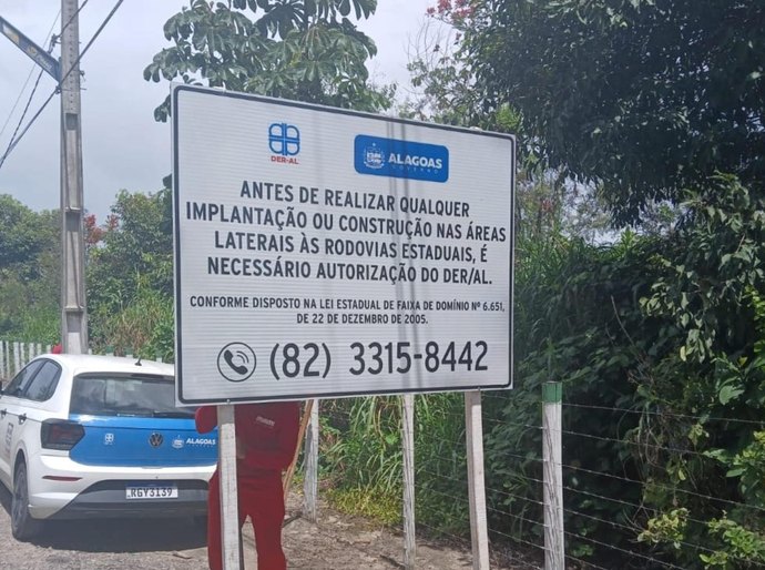 Construções ou implantações nas laterais de rodovias precisam de autorização do DER