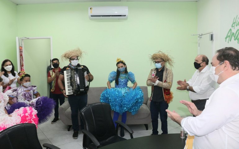 Crianças da quadrilha junina Canarraiá levam mensagens de esperança no Centro Administrativo