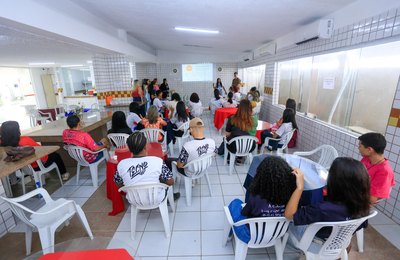 Gremistas da rede estadual participam de oficina do programa Leite do Coração