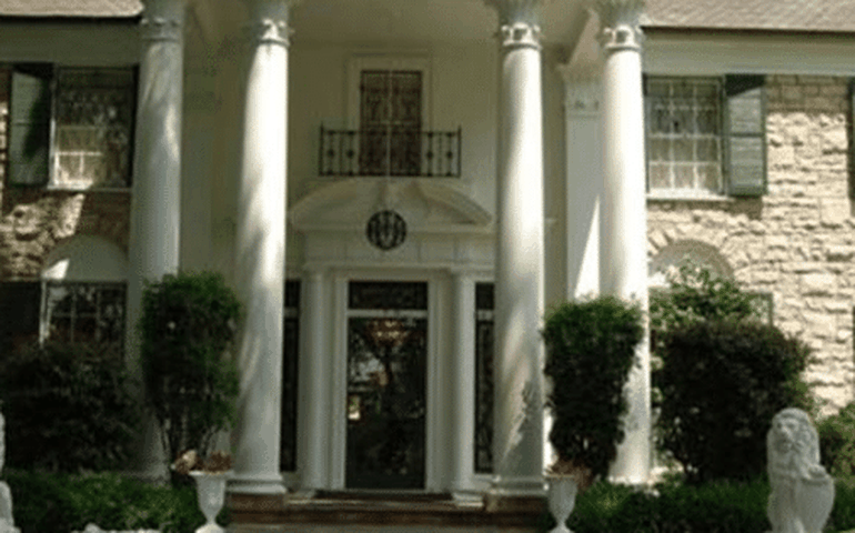 Mulher é detida nos EUA por plano para se apropriar de Graceland, mansão de Elvis Presley