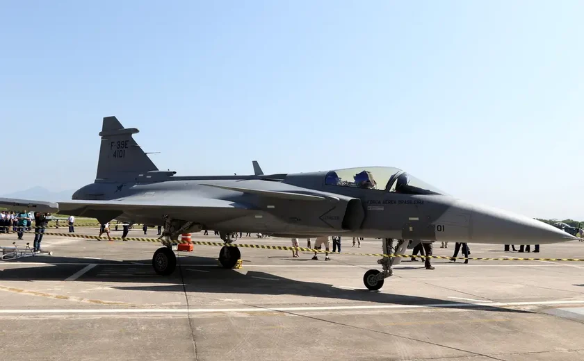 Avião F-16 dos EUA cai na Coreia do Sul durante treinamento