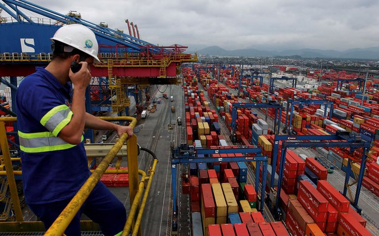 Superávit da balança comercial na 3ª semana de junho foi de US$ 1,653 bilhão