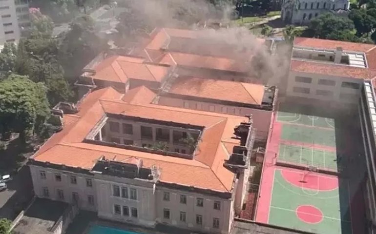 Incêndio atinge escola tradicional de BH; 36 adolescentes são atendidos em hospital