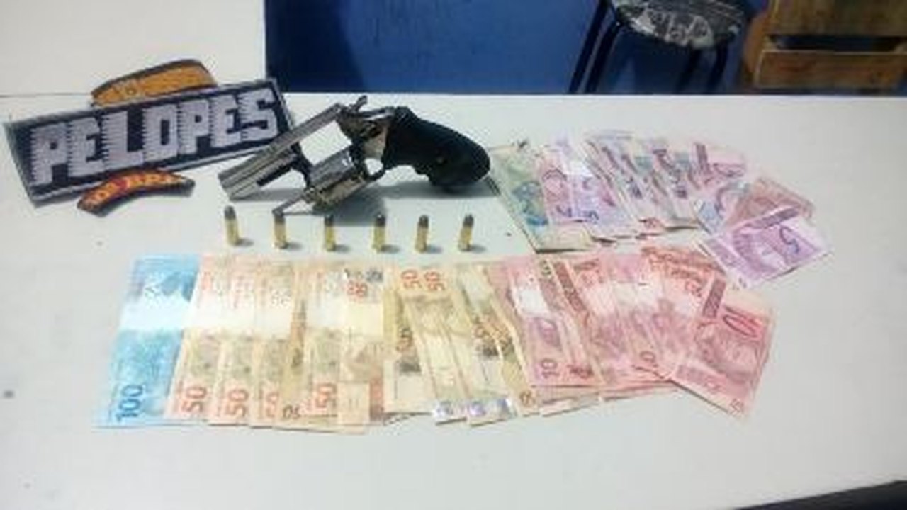 PM apreende droga, arma e dinheiro em Palmeira dos Índios