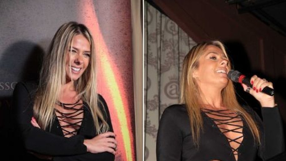 Adriane Galisteu usa vestido com decotão em evento