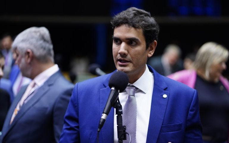 Projeto cria incentivo tributário para empresas que contratam pessoas com doenças raras