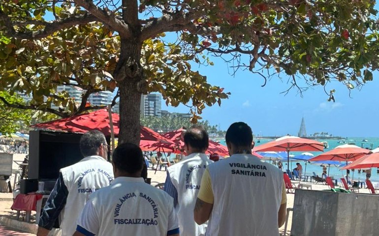 Vigilância Sanitária intensifica ação educativa na orla de Maceió durante alta temporada