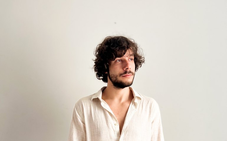 Vitor Novello lança “À Beça”