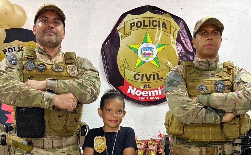 Menina que sonha em ser delegada é surpreendida com participação de policiais em festa