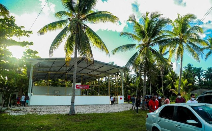 Prefeitura de Penedo inaugura ginásio poliesportivo no Povoado Marituba do Peixe