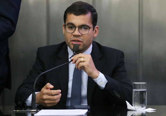 Gilvan Barros Filho solicita regularização do abastecimento d'água em Girau do Ponciano