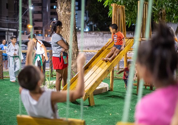 Após reforma, Praça Caruaru volta a atrair população como local seguro para o lazer