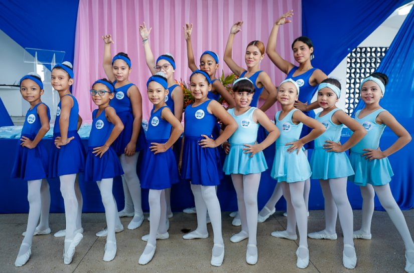 Entrega de fardamentos do Balé Municipal Sonhos na Ponta do Pé marca momento especial para alunos e famílias