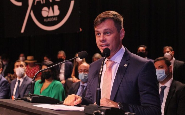 Nova diretoria da OAB Alagoas toma posse em solenidade festiva