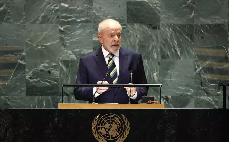 Lula chega a NY para agenda na ONU em meio a tensão com EUA