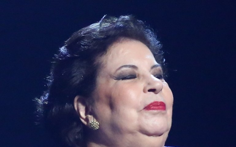 Após duas internações e um cateterismo, Nana Caymmi tem alta de hospital