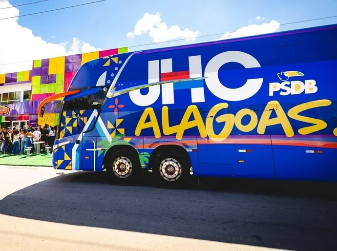Justiça libera circulação do Busão da Mudança de JHC