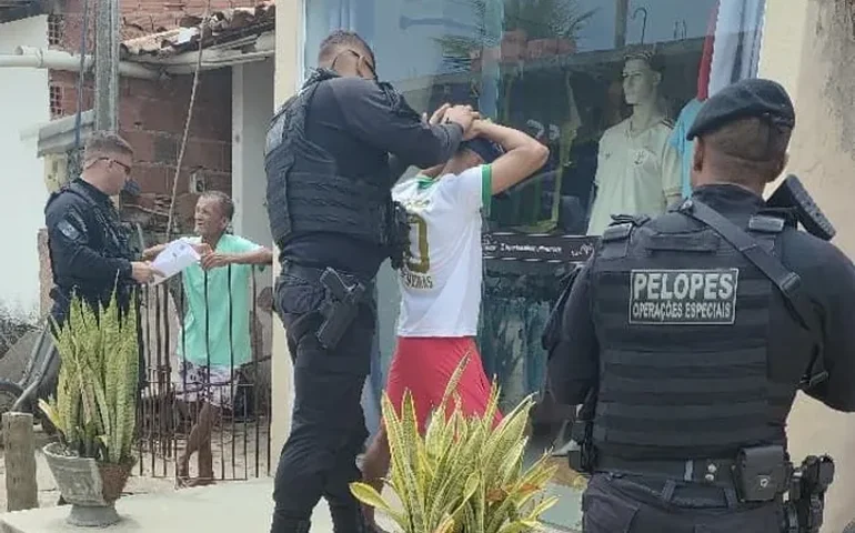 Operação no Litoral Norte prende foragido por homicídio e termina com suspeito morto