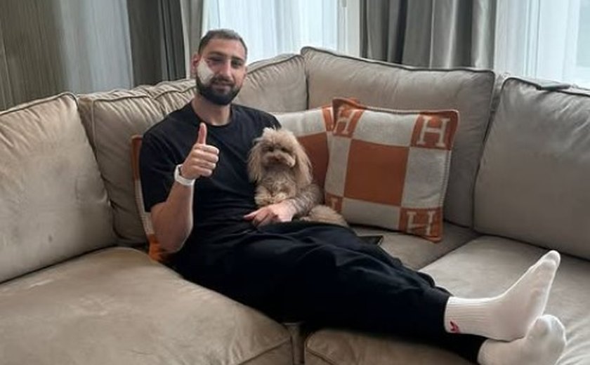 Zagueiro que acertou chute no rosto de Donnarumma denuncia ataques racistas