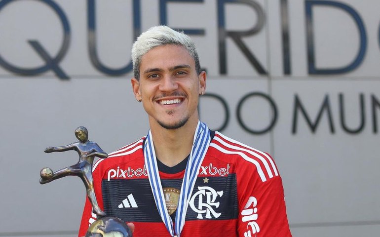 Pedro diz que levou soco de preparador físico de Sampaoli e caso vai parar na delegacia