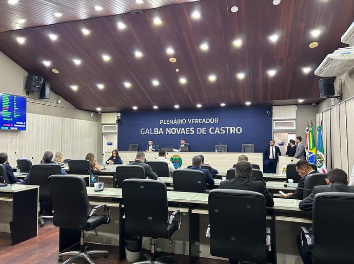 Vereadores aprovam alteração na Lei Orgânica para adequação das emendas