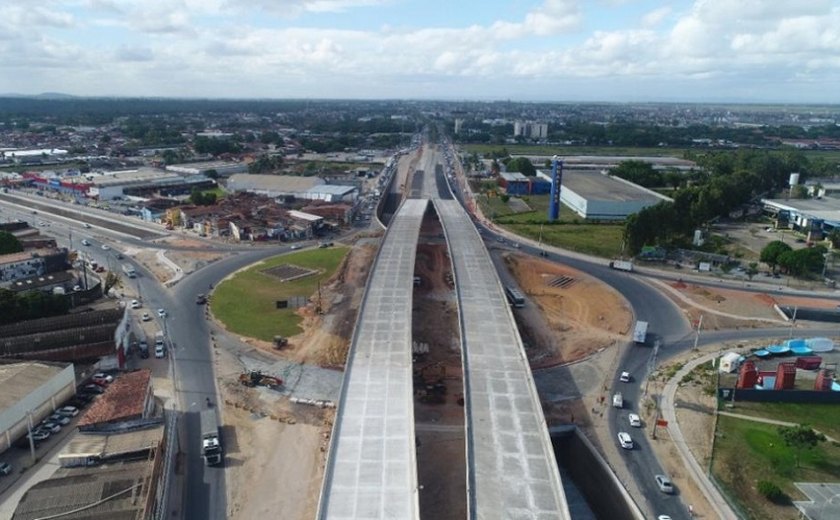 Fase final: começa a pavimentação do Viaduto da PRF em Maceió